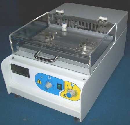 AGITATORE PER MICROTITER CON CUPOLA TERMOSTATICA 715/CT
